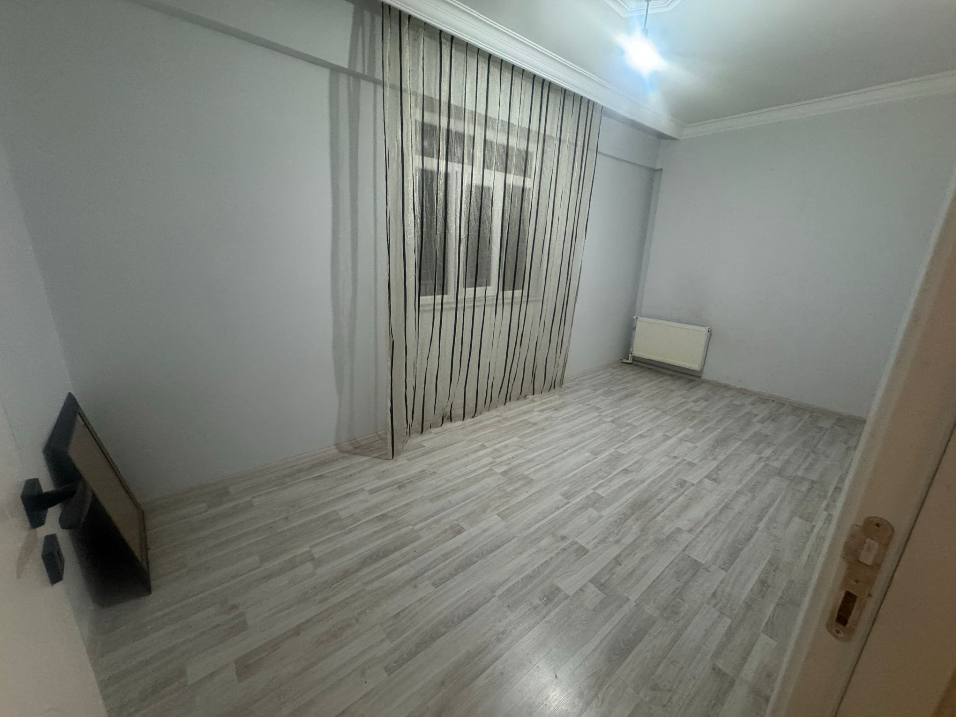URFA YOLU ÜZERİYENİ HAL CİVARINDA TAŞINMAYA HAZIR TERTEMİZ BAKIMLI 3+1 SATILIK DAİRE