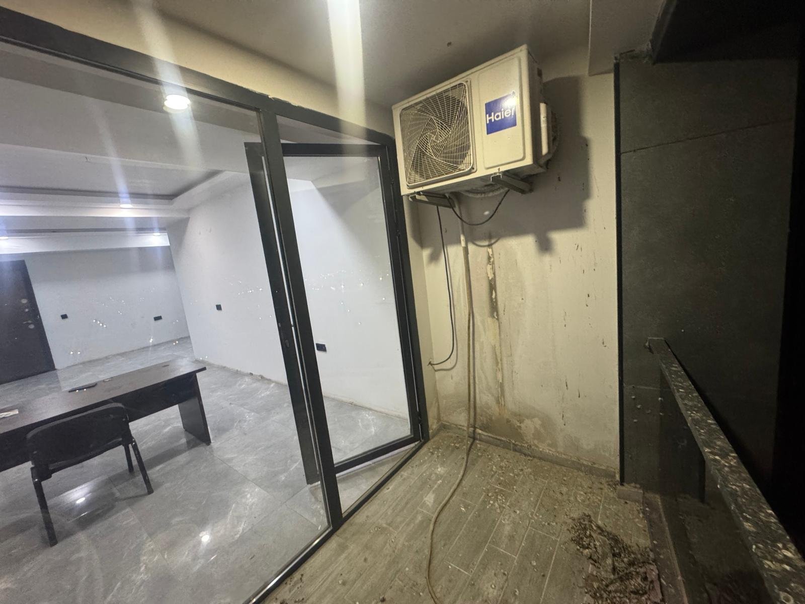 CEYSA PLAZADA EN GÜZEL KAT VE EN GÜZEL CEPHEDE TAŞINMAYA HAZIR BÜRO